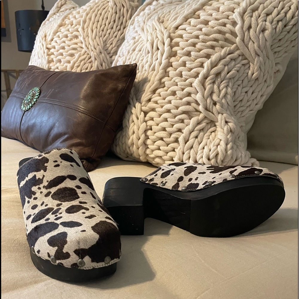 Cowhide clogs